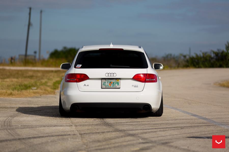  Audi A4 Avant 2.0T on Vossen Wheels (CVT) 2016 года  (фото 14 из 24)